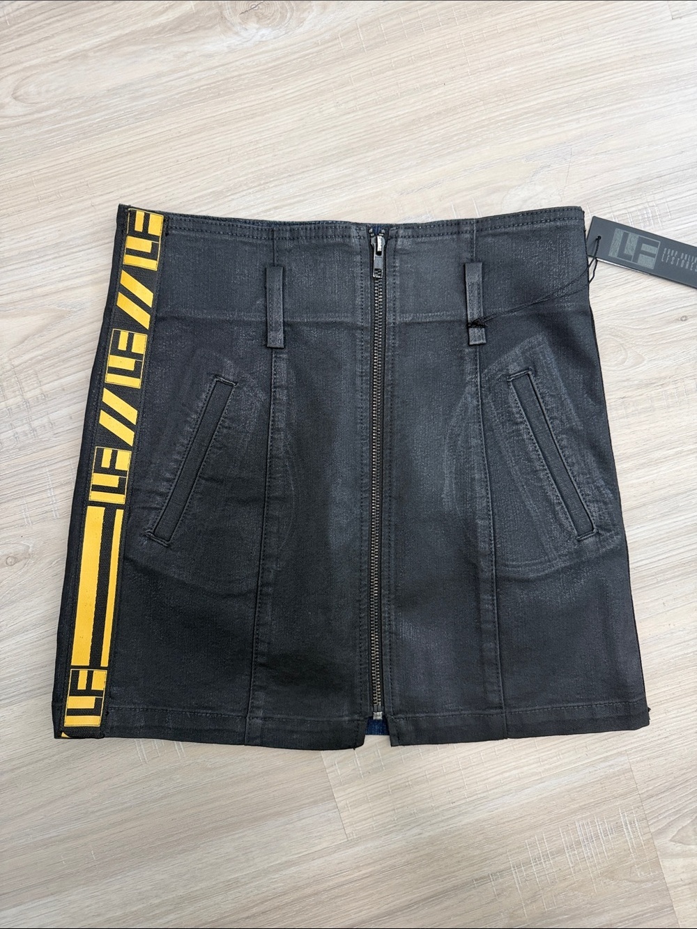 LF Brand Anne Wax Coated Blue Denim
Zip Up Mini Skirt. Sz 26